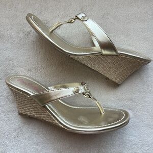 Lilly Pulitzer McKim Metallic Gold Leather Wedge‎ Heel Sandal Women 8 Thong